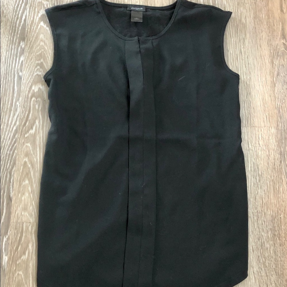 🌸 Ann Taylor sleeveless blouse